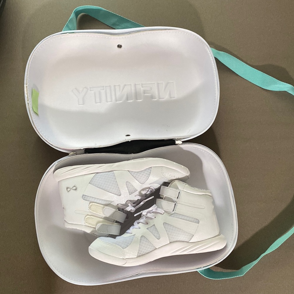 Nfinity Cheer Beast Mid Top